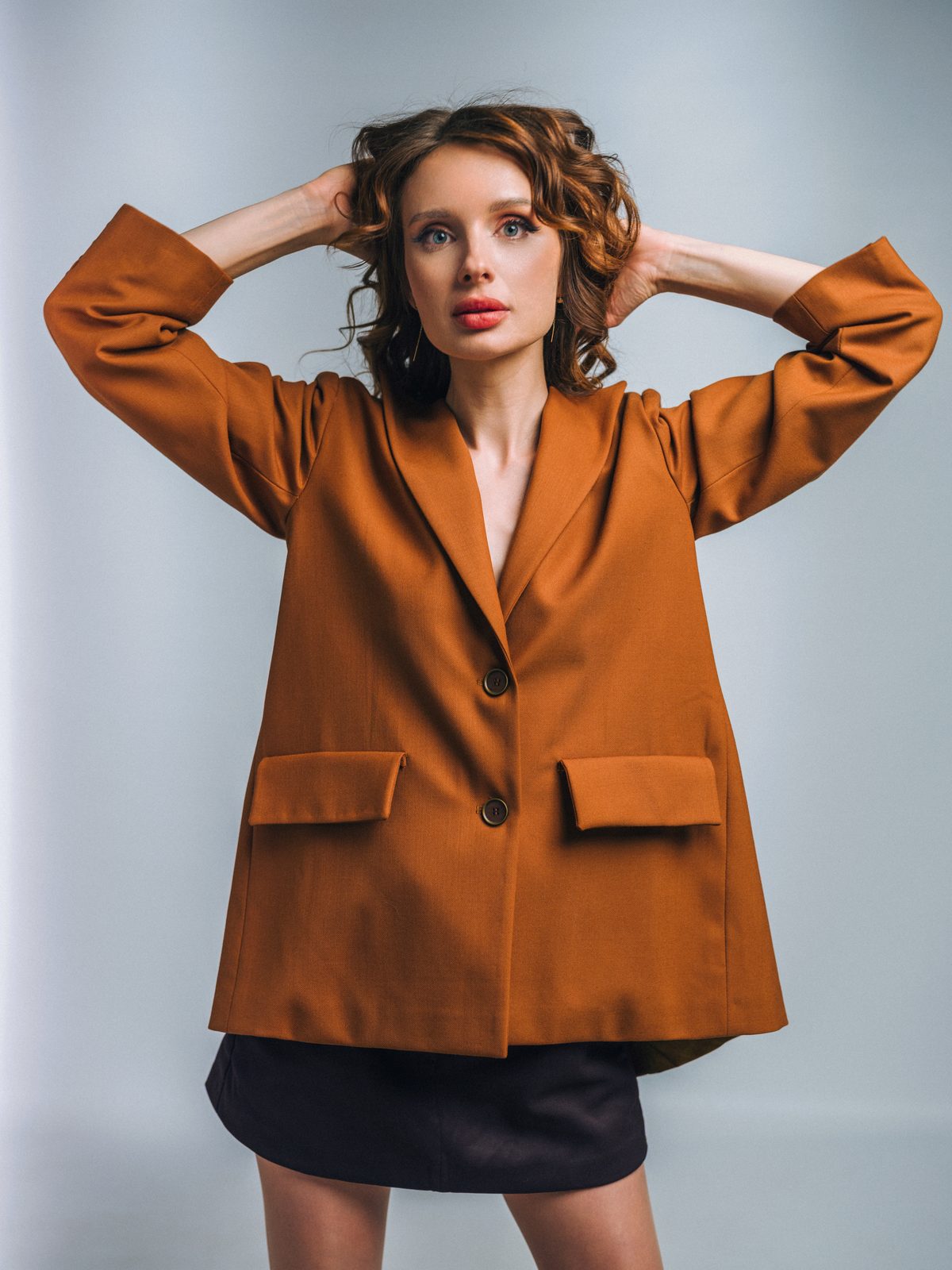 Sacou maro din lână, cu revere clasice și croi ușor oversized